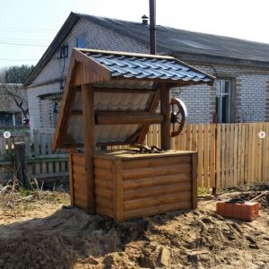 03 Колодец обшитый с домиком и колесом